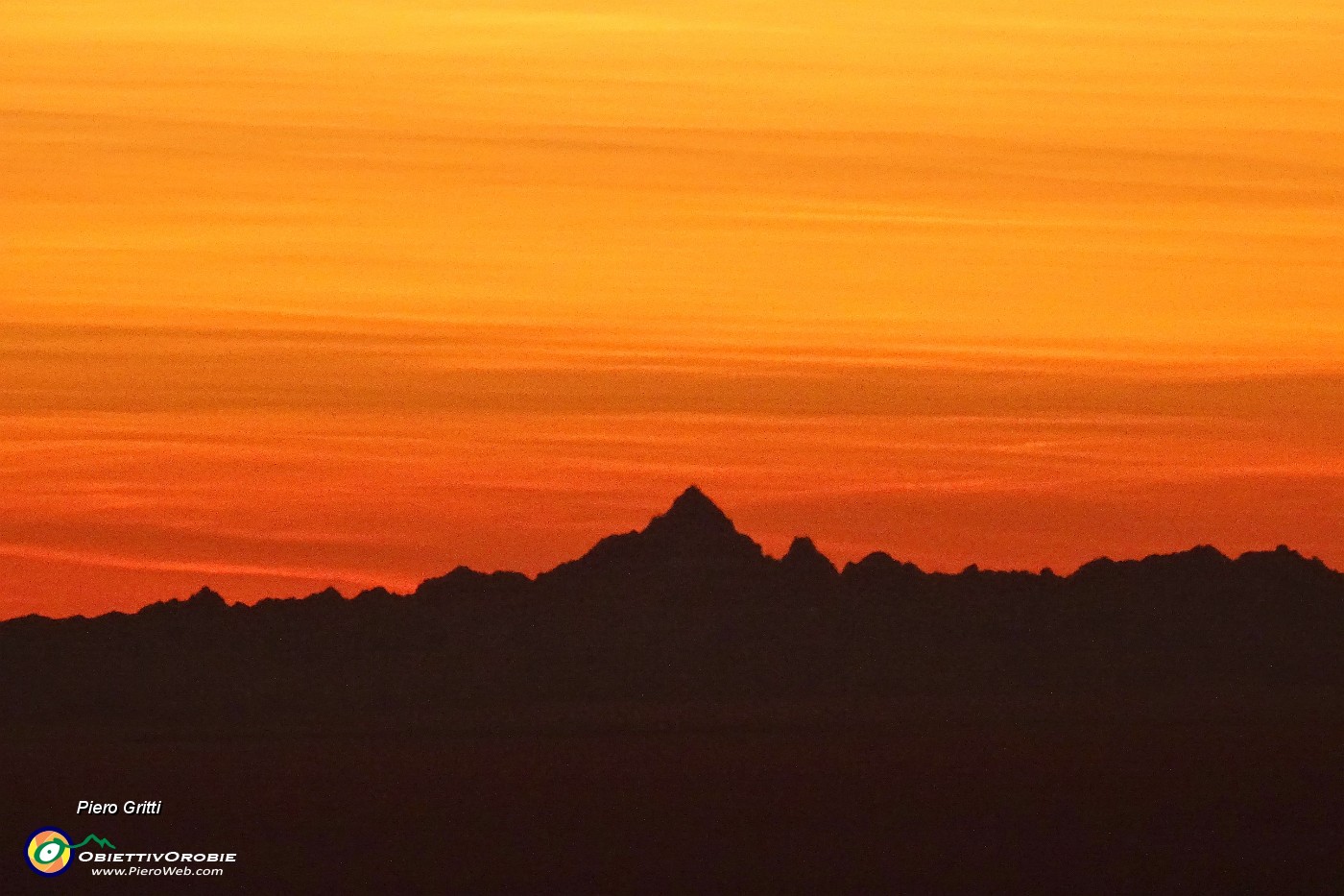 70 Il Monviso nei colori del tramonto.JPG